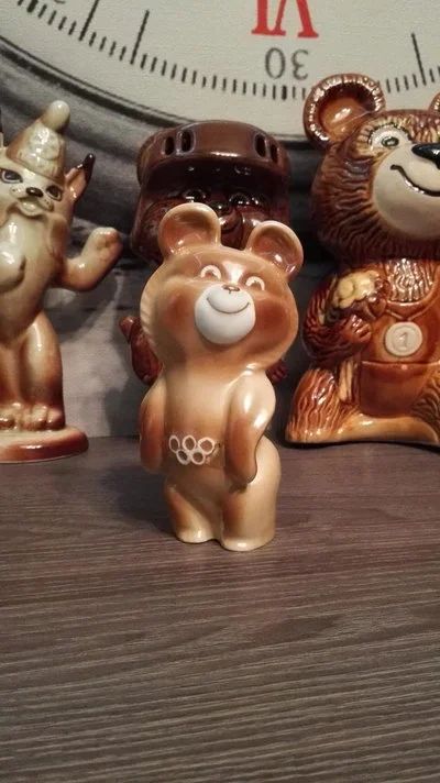 Лот: 11004405. Фото: 1. Олимпийский мишка, статуэтка... Фарфор, керамика