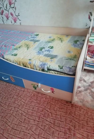 Лот: 16228719. Фото: 1. Кровать детская с матрасом. Кровати