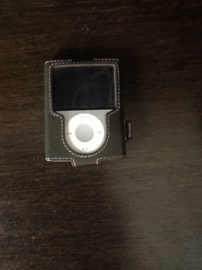 Лот: 4235660. Фото: 1. Продаю iPod nano + кожаный чехол. Плееры