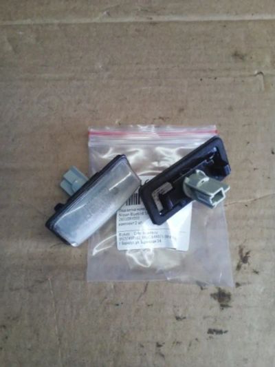 Лот: 21405113. Фото: 1. подсветка номера Nissan Bluebird... Двигатель и элементы двигателя