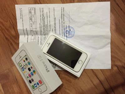 Лот: 4569682. Фото: 1. iPhone 5S Gold 16 ГБ. Смартфоны