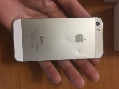 Лот: 16103912. Фото: 1. Apple iPhone 5s 2 штуки Цена за... Смартфоны
