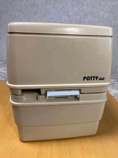 Лот: 22392961. Фото: 1. Туалет портативный Potti. Дачные туалеты