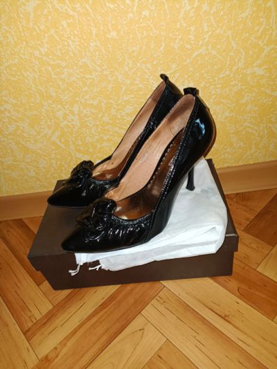 Лот: 21097949. Фото: 1. Красивые лаковые женские туфли... Туфли