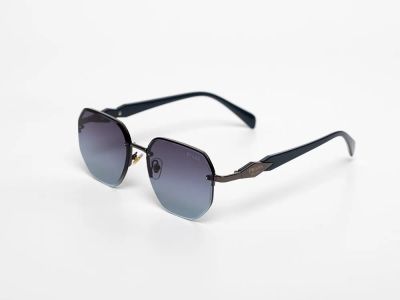 Лот: 21773715. Фото: 1. Очки Prada. Очки солнцезащитные