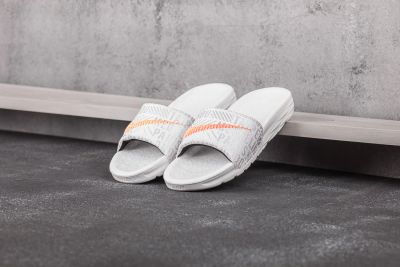 Лот: 9653702. Фото: 1. Сланцы Nike Benassi Solarsoft... Шлепанцы, сланцы