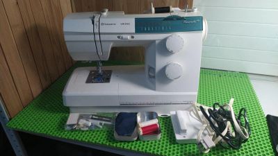 Лот: 22178756. Фото: 1. Швейная машина Husqvarna Emerald... Швейная, вязальная