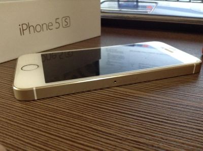 Лот: 7294454. Фото: 1. iPhone 5s 32gb gold, А1530. Смартфоны