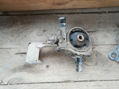 Лот: 10249966. Фото: 1. Подушка двигателя toyota carina... Двигатель и элементы двигателя