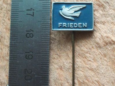 Лот: 12651900. Фото: 1. Значок ГДР Frieden - Мир на игле... Другое (значки, медали, жетоны)