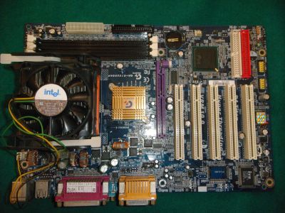Лот: 12954703. Фото: 1. Материнская плата gigabyte. Материнские платы