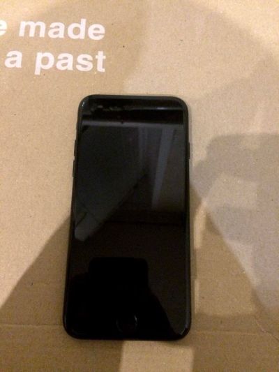 Лот: 10029877. Фото: 1. iPhone 7 128GB Black Onyx + Чехол. Смартфоны