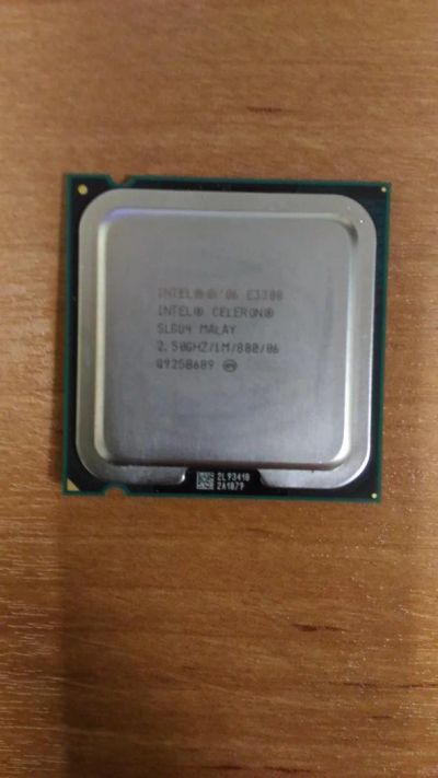 Лот: 7784572. Фото: 1. Процессор Intel Celeron e3300... Процессоры