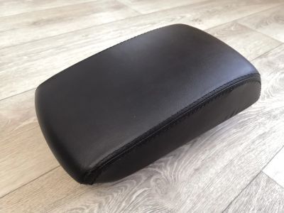 Лот: 19615783. Фото: 1. Подлокотник Mazda 3. Салон