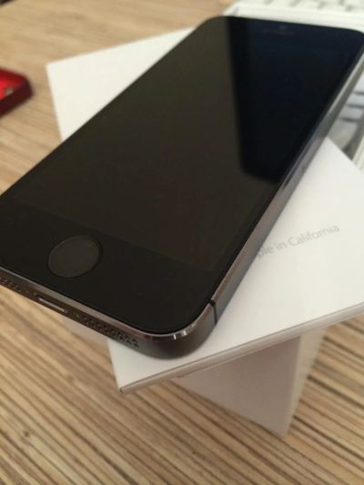Лот: 4549157. Фото: 1. iPhone 5S 16 gb Space Grey в отличном... Смартфоны
