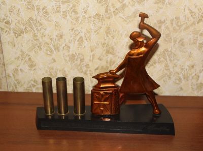 Лот: 19353357. Фото: 1. Статуэтка, сувенир. Подставка... Предметы интерьера и быта