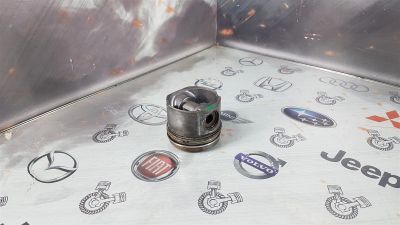 Лот: 23589727. Фото: 1. Поршень BMW 320d M47D20 11252247502. Двигатель и элементы двигателя