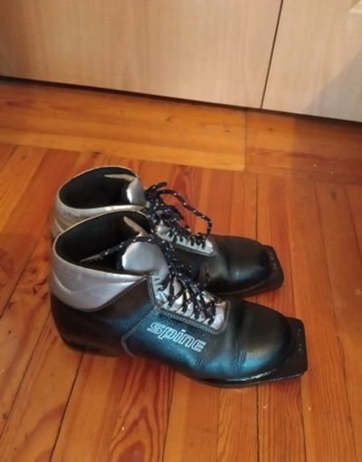 Лот: 19630416. Фото: 1. Лыжные ботинки из натур.кожи разм39. Ботинки