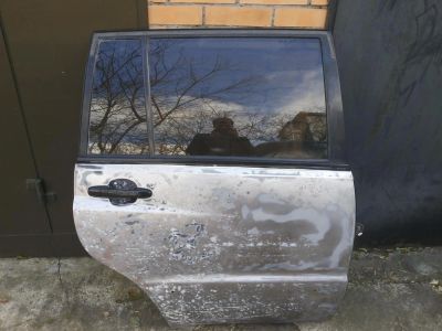 Лот: 3304163. Фото: 1. Дверь правая задняя Toyota Kluger. Кузов