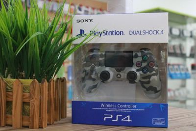 Лот: 16066504. Фото: 1. Геймпад PlayStation 4 (Серый камуфляж... Рули, джойстики