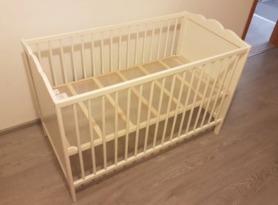 Лот: 12850192. Фото: 1. Детская кроватка IKEA Хенсвик. Детские кровати и кроватки