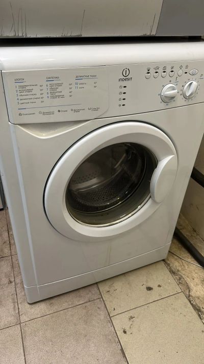 Лот: 25887236. Фото: 1. Стиральная машина Indesit WISL... Запчасти для остальной бытовой техники