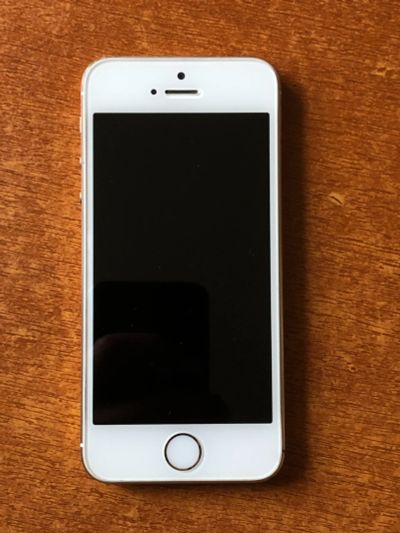 Лот: 16542583. Фото: 1. iPhone 5S 64Gb Gold. Смартфоны