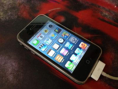 Лот: 3153230. Фото: 1. Iphone 3gs 16gb не залоченый. Смартфоны