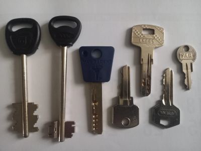 Лот: 25506539. Фото: 1. Ключи разные б/у (3). Замки