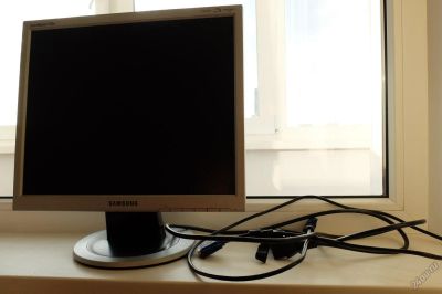 Лот: 5651959. Фото: 1. Монитор Samsung Syncmaster 710N. ЖК-мониторы