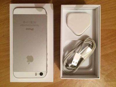 Лот: 6555819. Фото: 1. Iphone 5S серебро 16 Гб. Смартфоны