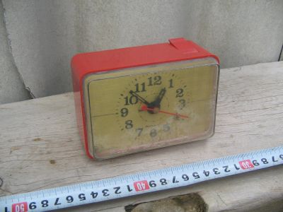 Лот: 16491148. Фото: 1. часы на батарейки,пластик,из СССР. Предметы интерьера и быта