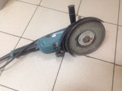 Лот: 9404290. Фото: 1. Болгарка Makita GA9020. Электроинструмент