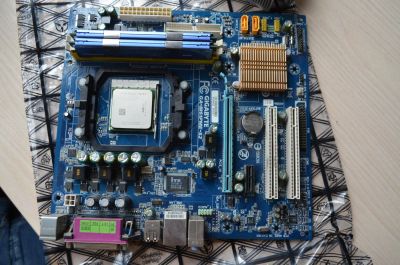 Лот: 6080804. Фото: 1. Gigabyte GA-M61PME-S2 + AMD Athlon... Материнские платы