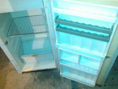 Лот: 6879318. Фото: 1. Холодильник в пленки неисправен. Холодильники, морозильные камеры