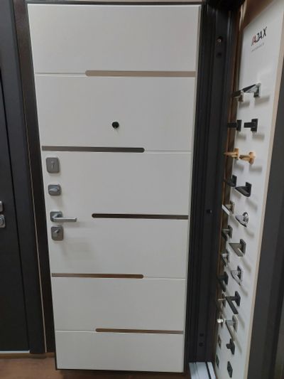 Лот: 25888797. Фото: 1. Входная дверь Центурион C-108... Двери межкомнатные