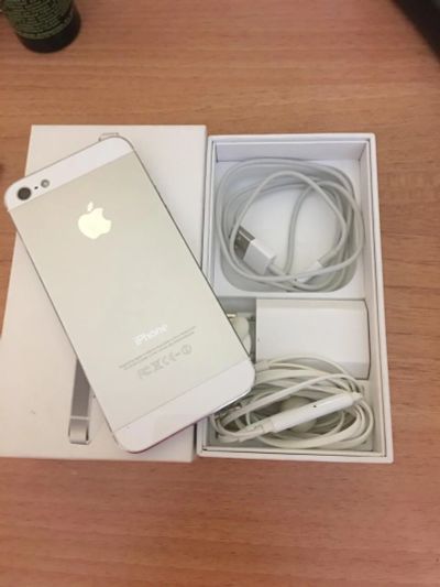 Лот: 10863095. Фото: 1. iPhone 5 16 гб. Смартфоны