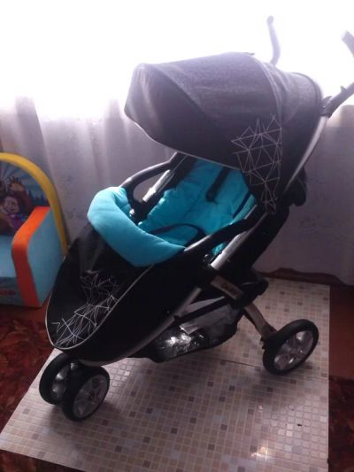 Лот: 6995078. Фото: 1. Продам прогулочную коляску Geoby... Коляски