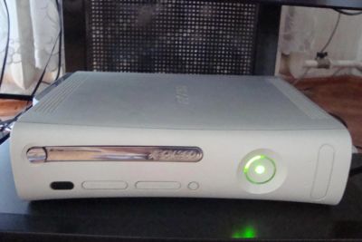 Лот: 7204372. Фото: 1. Xbox 360 прошитый + 32 диска обмен. Игровые приставки, консоли