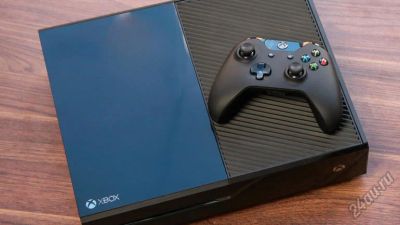 Лот: 5764404. Фото: 1. Xbox One (на гарантии) + два геймпада... Игровые приставки, консоли