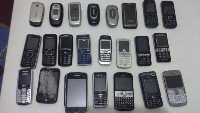 Лот: 5863103. Фото: 1. куча сотовых телефонов. Кнопочные мобильные телефоны