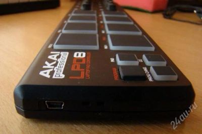 Лот: 2255615. Фото: 1. MIDI-контроллер AKAI LPD8. Другое (музыкальные инструменты)