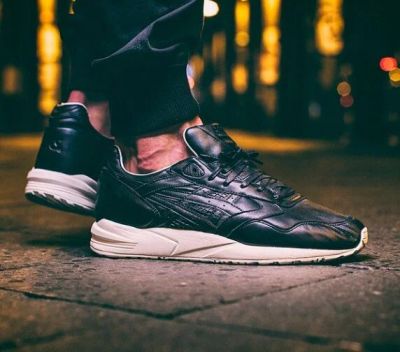 Лот: 10599617. Фото: 1. Кроссовки Asics черные. Кеды, кроссовки, слипоны