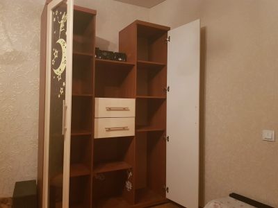 Лот: 12326146. Фото: 1. Шкаф со стеклом и полками. Полки, стеллажи, этажерки