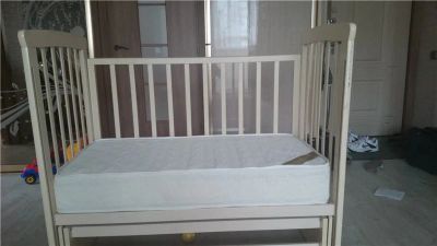 Лот: 4298370. Фото: 1. Продам кроватку, Можга, с матрасом. Детские кровати и кроватки