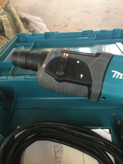 Лот: 16944573. Фото: 1. Перфоратор makita hr 2470. Электроинструмент