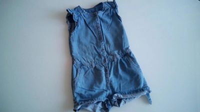 Лот: 11204696. Фото: 1. Комбинезон джинсовый zara. Размер... Костюмы, пиджаки, комбинезоны