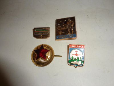 Лот: 10478002. Фото: 1. Набор значков (2). Сувенирные