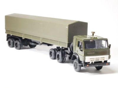 Лот: 11419883. Фото: 1. Камаз 5410 с полуприцепом (тент... Автомоделизм