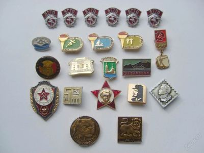 Лот: 77943. Фото: 1. Несколько значков. Другое (значки, медали, жетоны)